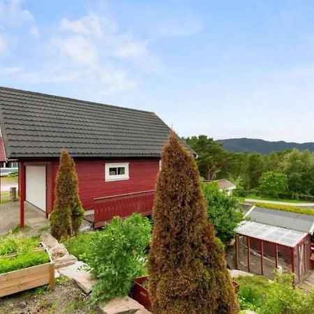 Leilighet Med Gratis Parkering Og Wifi Kristiansund Exterior photo